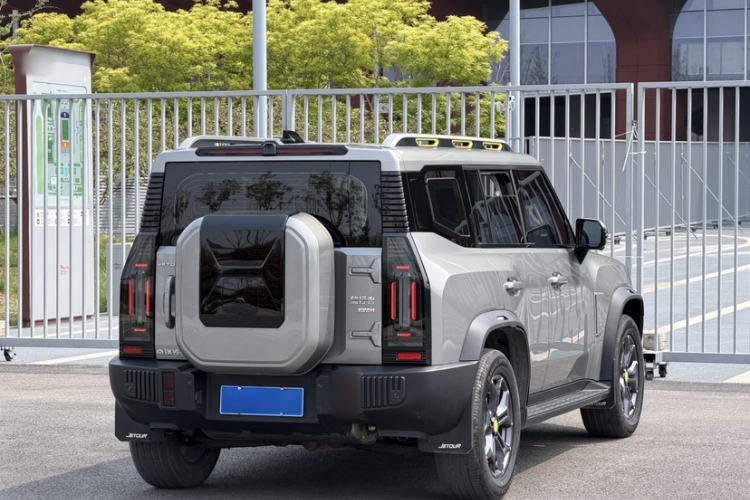 Used JETOUR Traveler 2023 2.0T All-Wheel-Drive CrossPRO Exterior 4