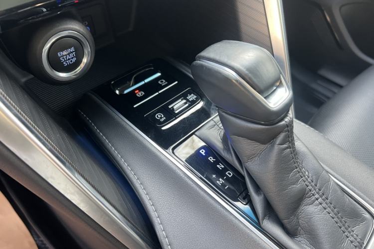 Used Toyota Harrier 2022 2.0L CVT Two-Wheel Drive Luxury Edition