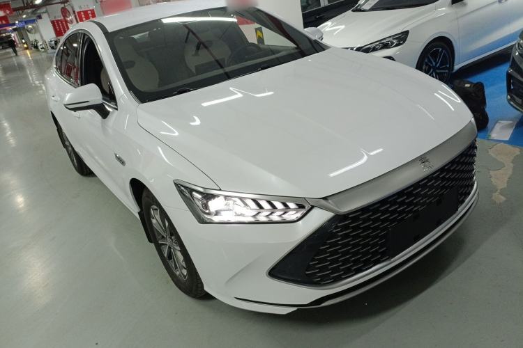 Used BYD Qin PLUS 2023 Champion Edition DM-i 55KM Leading Model Front Right 45 Deg