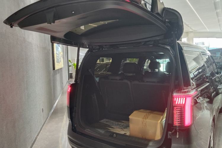 Used Zeekr 009 2022 WE Edition Trunk