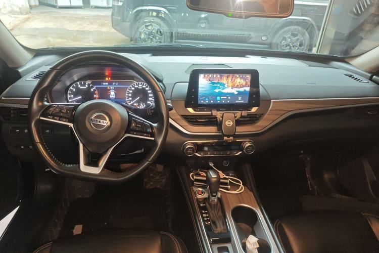 Used Nissan Teana 2021 2.0L XL Upper AD1 Smart Drive & Navigation Edition Center Console