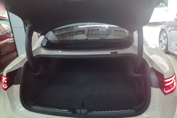 Used Hima Luxeed S7 2025 855 km Max Trunk