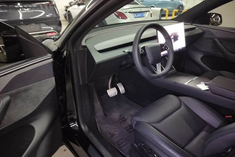 Used Tesla Model Y L 2025 Model Long-Range All-Wheel-Drive Version