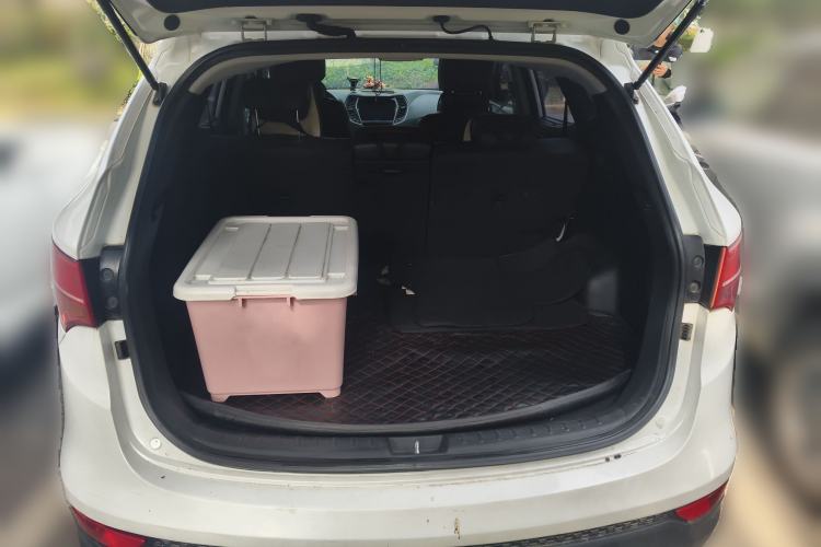 Used Hyundai Santa Fe 2015 2.4L Automatic Two-Wheel Drive Smart Version 5 Seats
