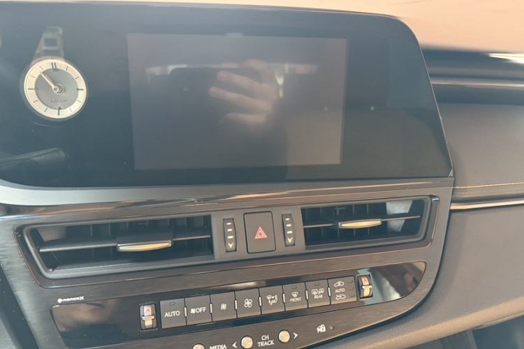 Used Lexus ES 2021 200 Excellence Edition Interior 3