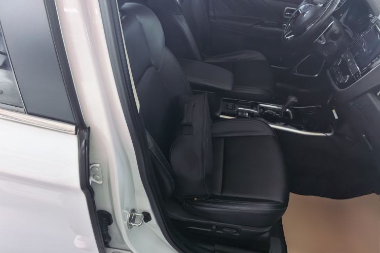 Used Mitsubishi Outlander 2019 2.0L Two-Wheel Drive Comfort Edition 5 Seats China VI Standard
