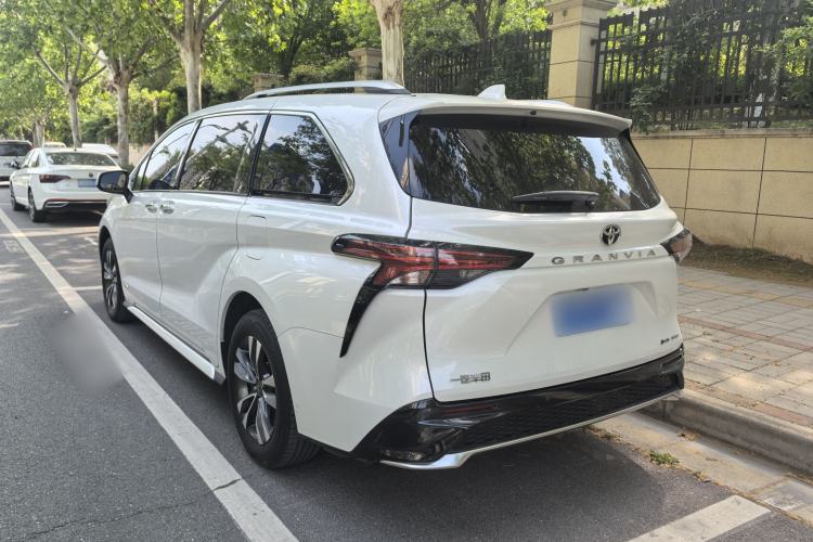 Used Toyota Granvia 2024 2.5L Hybrid Prestige PLUS Four-Wheel Drive Version Exterior 3