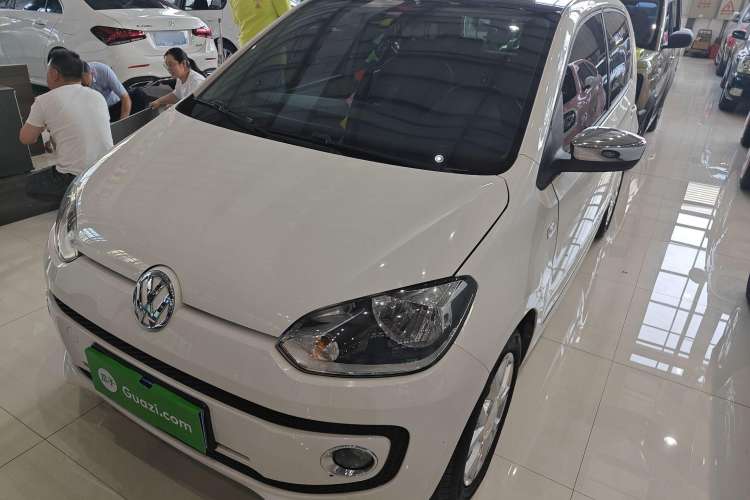 Used Volkswagen up! 2015 1.0L go high!