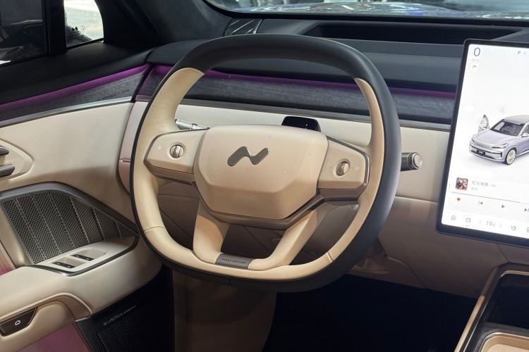 Used ONVO Luxeed L90 2025 Model—Max Six-Seater Version Interior 3