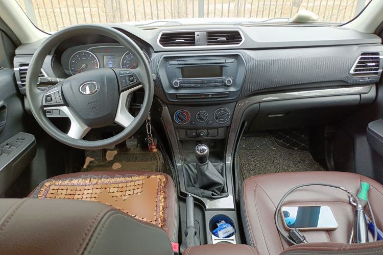 Used Great Wall Wingle 5 2020 2.4L Gasoline Two-Wheel Drive Value Edition Big Double Cab China VI Standard 4K22D4M Center Console