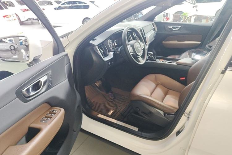 Used Volvo XC60 2021 T5 4x4 Smart Luxury Edition

