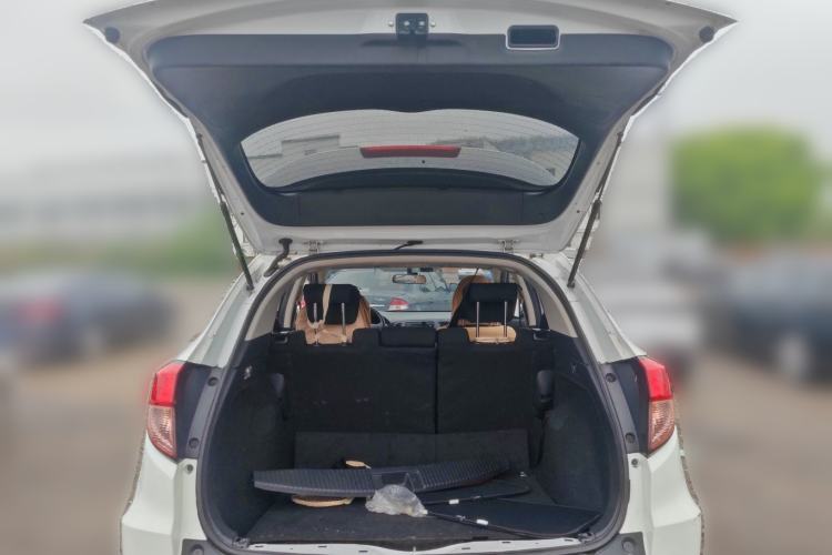 Used Honda Vezel 2015 1.5L CVT two-wheel drive Comfort trim Trunk