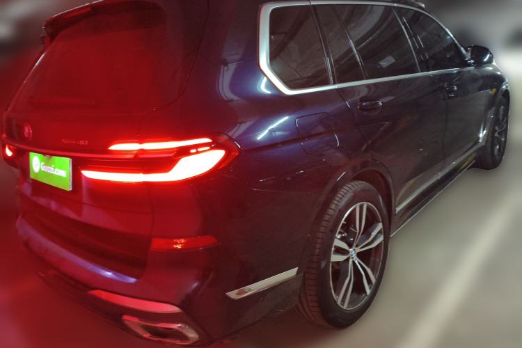 Used BMW X7 2023 xDrive40i Luxury Package with Premium Features Rear Right 45 Deg