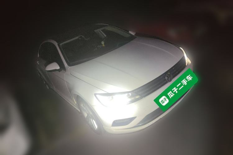 Used Volkswagen Lamando 2015 330TSI DSG Comfort Edition Front Right 45 Deg