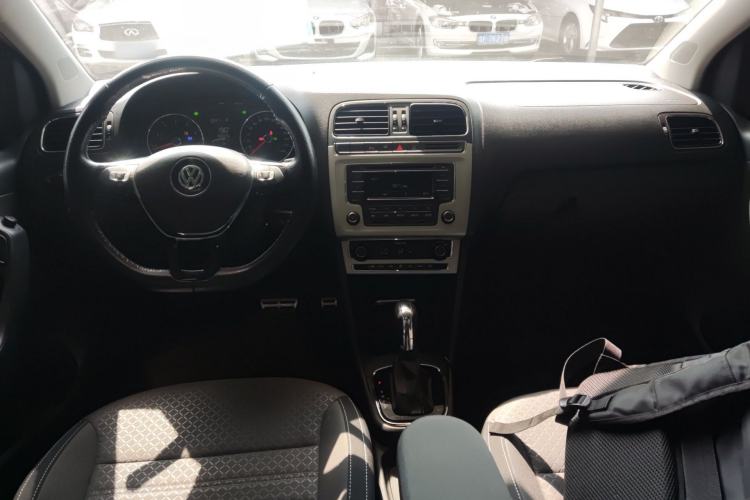 Used Volkswagen Polo 2016 1.6L Cross Polo Automatic Center Console