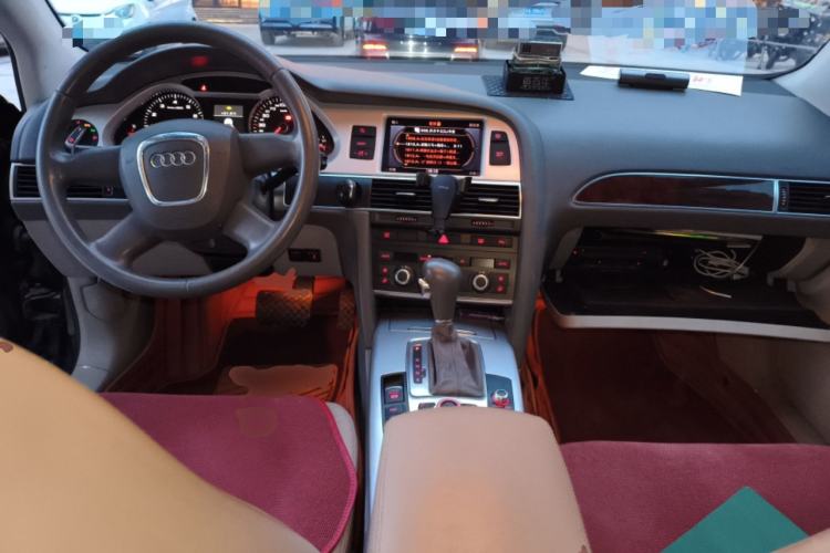 Used Audi A6L 2011 2.0 TFSI automatic Comfort trim Center Console