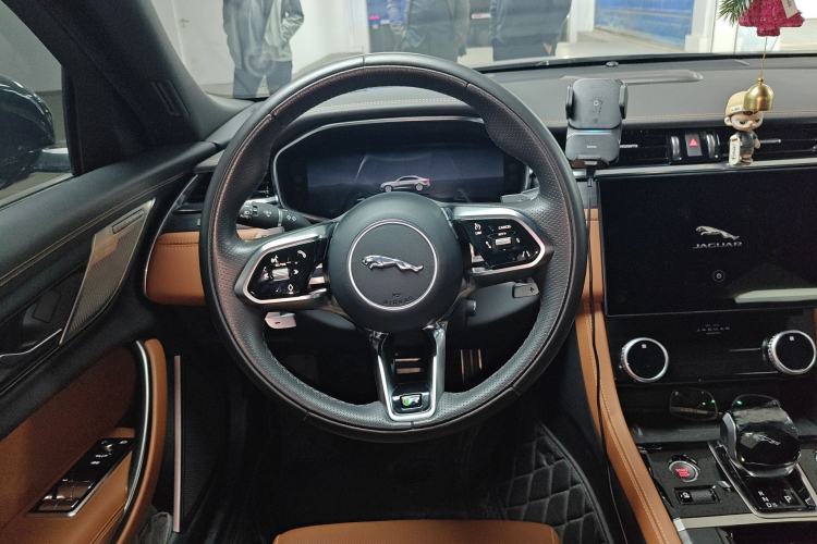 Used Jaguar XFL 2023 XFL 2.0T P250 Two-Wheel-Drive Prestige Luxury Gold Edition Steering Wheel