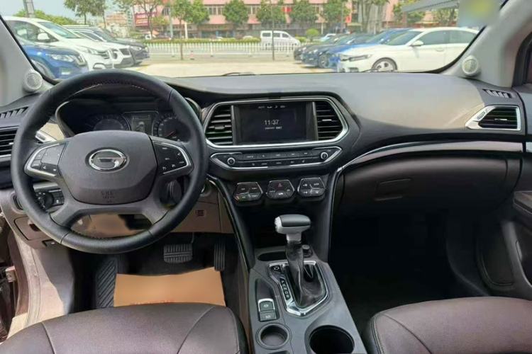 Used GAC Trumpchi GS4 2017 235T Automatic Two-Wheel Drive Luxury Smart Connectivity Version Interior 3