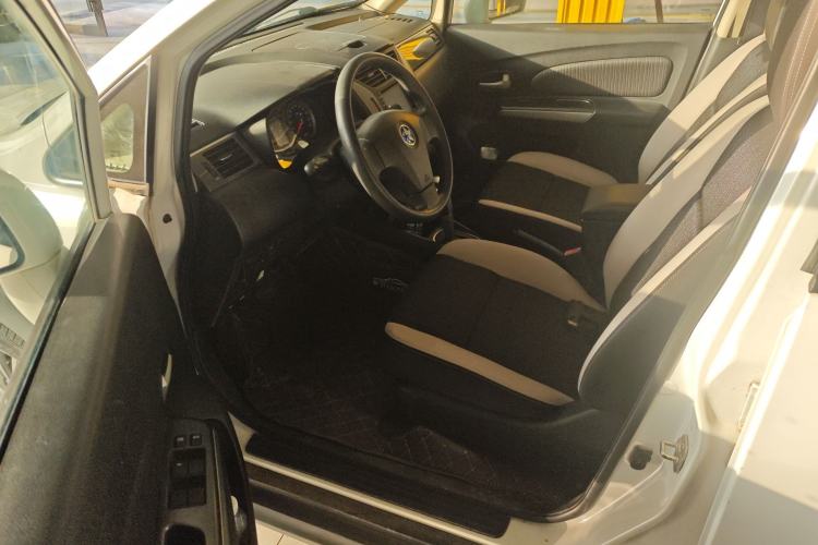 Used Venucia R50X 2015 1.6L Automatic Trend Edition