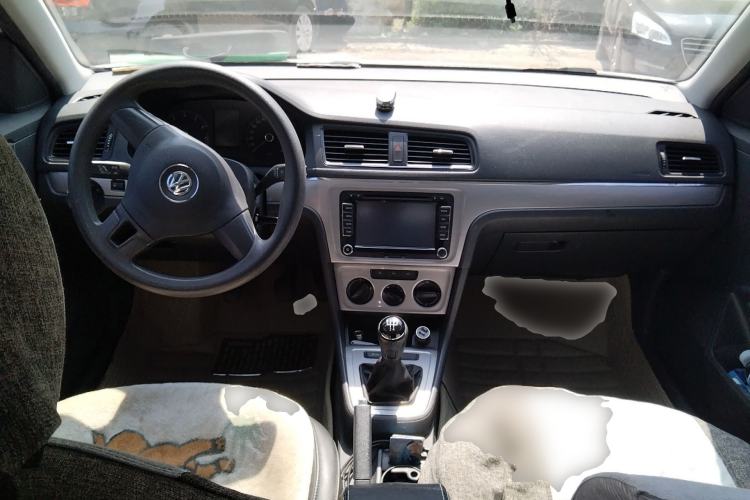 Used Volkswagen Gran Lavida 2013 1.6L Manual Fashion Model Center Console