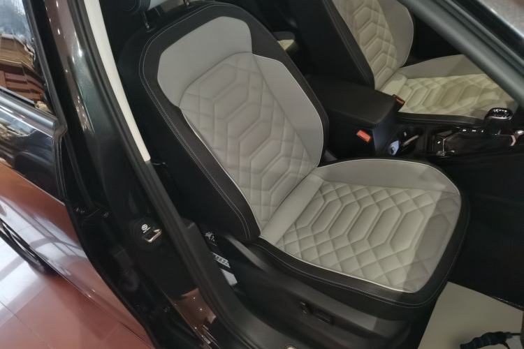 Used Volkswagen Tayron 2023 280TSI Two-Wheel-Drive Luxury Plus Advanced Version Right Front Seat