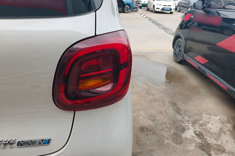 Used Wuling Hongguang MINIEV 2025 Four-Door Version Premium Edition Exterior 3