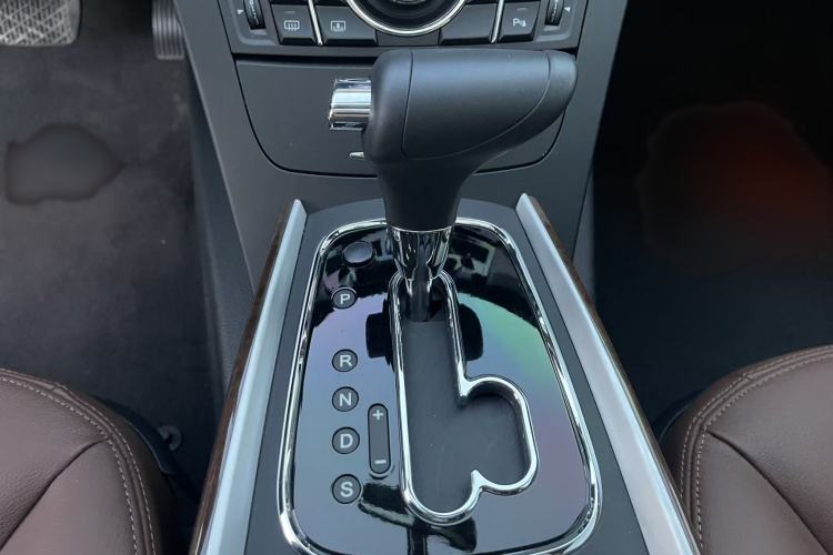 Used Hongqi H7 2015 2.0T Prestige Model