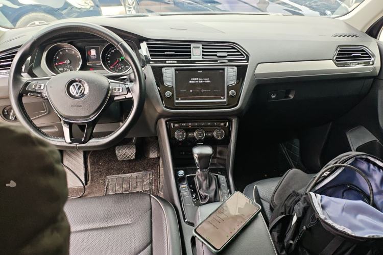 Used Volkswagen Tiguan L 2017 330TSI Automatic Two-Wheel Drive Flagship Edition Center Console