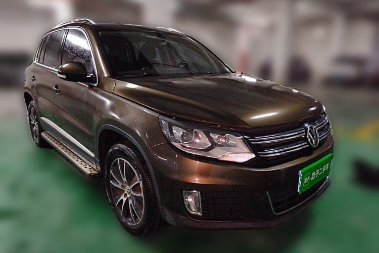 Used Volkswagen Tiguan 2015 1.8TSI Automatic Two-Wheel Drive Luxury Model Front Right 45 Deg