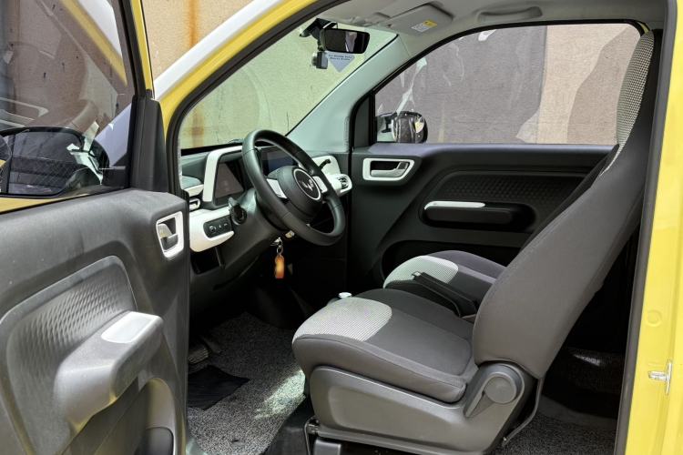 Used Wuling Hongguang MINIEV 2024 3rd Generation 215km Advanced Version Left Front Seat