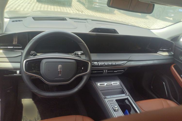 Used Lincoln Z 2025 2.0T Luxury Edition Center Console