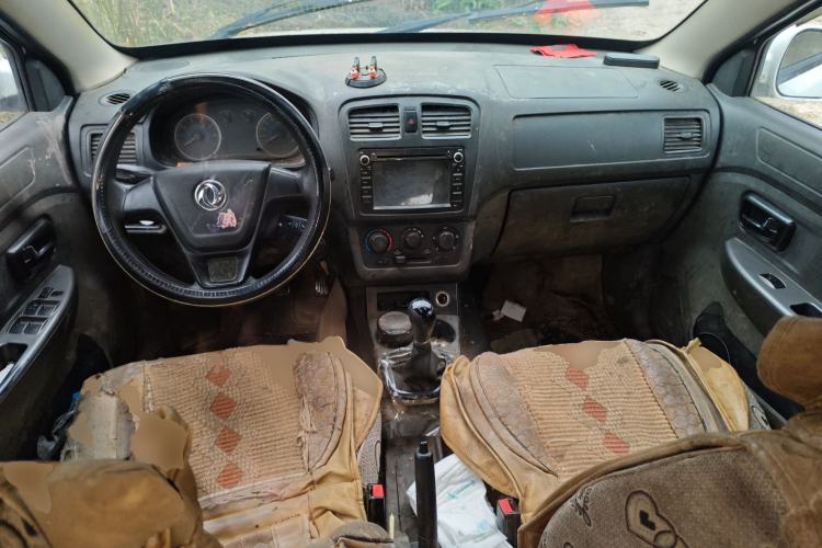 Used Dongfeng Fengon 330 2014 1.2L Manual Practical Version DK12-07 Center Console