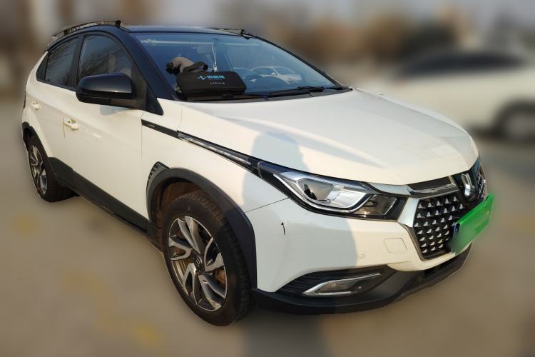 Used Luxgen U5 SUV 2017 1.6L CVT Knight Edition Front Right 45 Deg