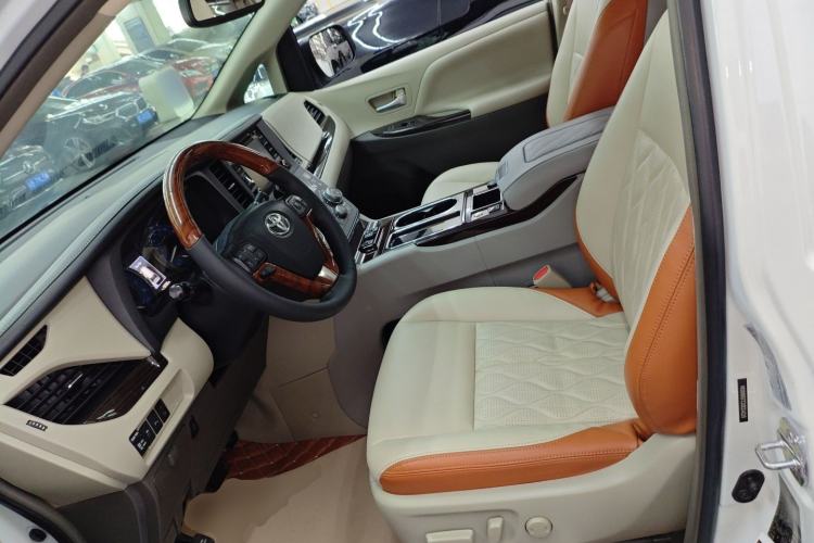 Used Toyota Sienna 2018 3.5L Two-Wheel Drive XLE 7-Seater U.S. Specification