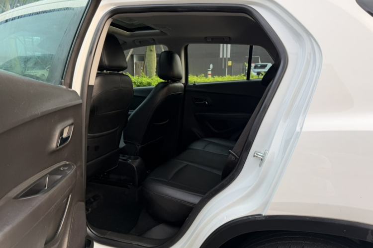 Used Chevrolet Trax 2017 1.4T Automatic Two-Wheel Drive Comfort Version Interior 4