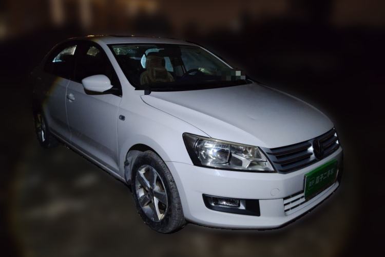 Used Volkswagen Santana 2015 1.6L Manual Comfort Edition Front Right 45 Deg