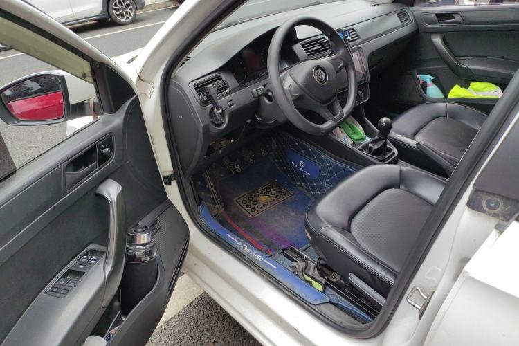 Used Volkswagen Santana 2016 1.6L Manual Fashion Edition Driver Seat