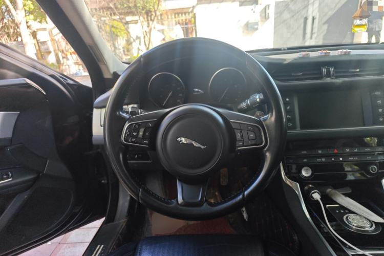 Used Jaguar XF 2016 XF 2.0T Two-Wheel-Drive Luxury Edition
