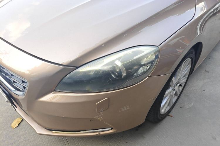 Used Volvo V40 2016 T4 Smart Luxury Edition
