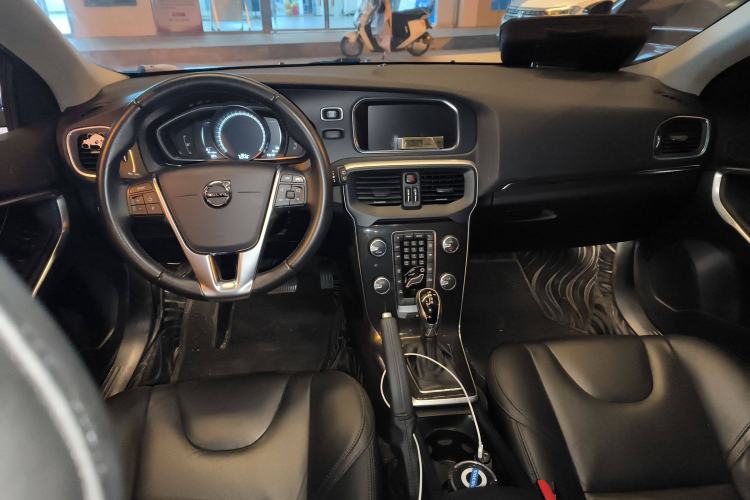 Used Volvo V40 2019 T3 Zhiyi Edition
