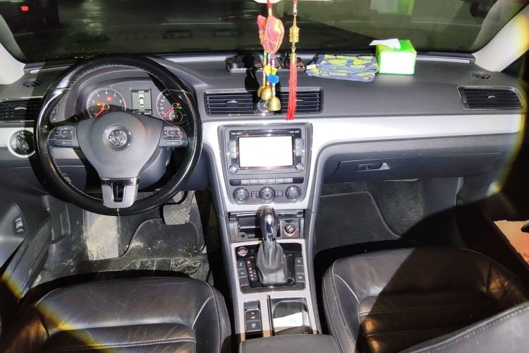 Used Volkswagen Passat 2015 1.8TSI DSG Prestige Edition Center Console