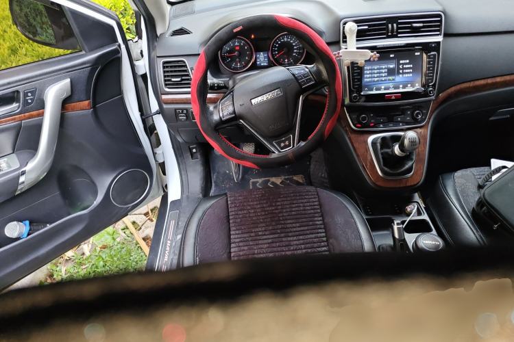 Used Haval H6 2015 Revised Version Sport Edition 1.5T Manual Transmission Two-Wheel Drive Elite Grade