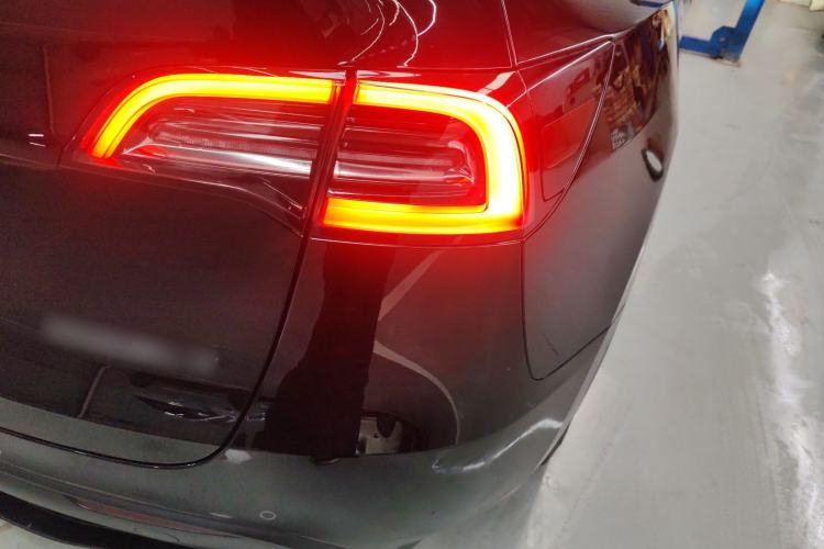 Used Tesla Model Y 2023 Long-Range All-Wheel-Drive Version
