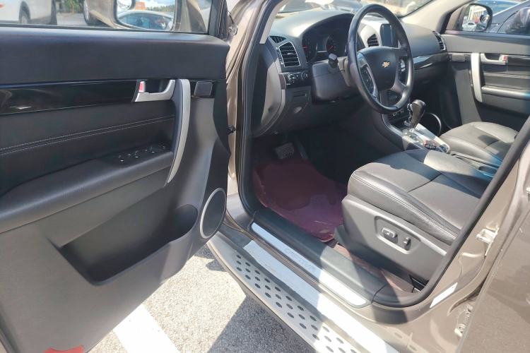 Used Chevrolet Captiva 2015 2.4L 4x4 Flagship Edition 7-Seater