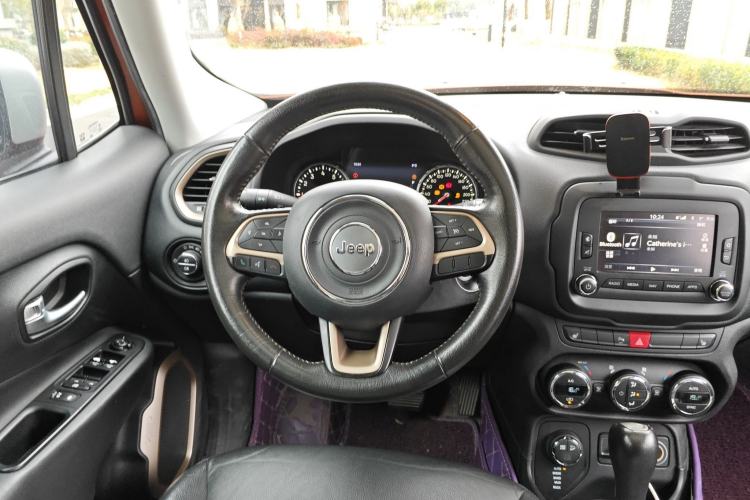 Used Jeep Renegade 2017 180TS Automatic All-Wheel Drive Versatile Edition Steering Wheel