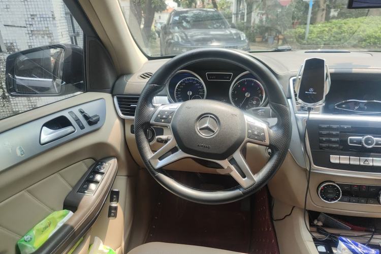 Used Mercedes-Benz GL-Class 2014 GL 400 4MATIC Dynamic Model Steering Wheel