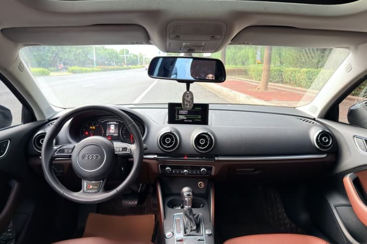 Used Audi A3 2014 Limousine 40 TFSI S line Comfort Model