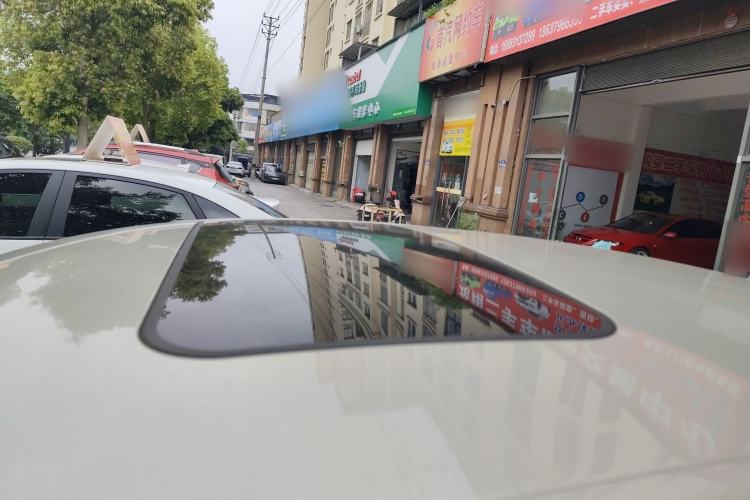 Used Roewe i5 2020 1.5L Automatic 4G Connect Luxury Flagship Edition
