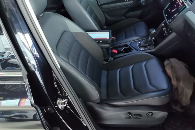 Used Volkswagen Tiguan L 2020 330TSI Automatic Two-Wheel Drive Panoramic Comfort Edition China VI Standard Right Front Seat