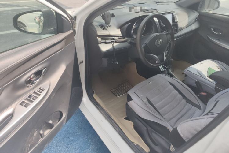 Used Toyota YARiS L Zhi Xuan 2015 1.5E Automatic Charm Edition
